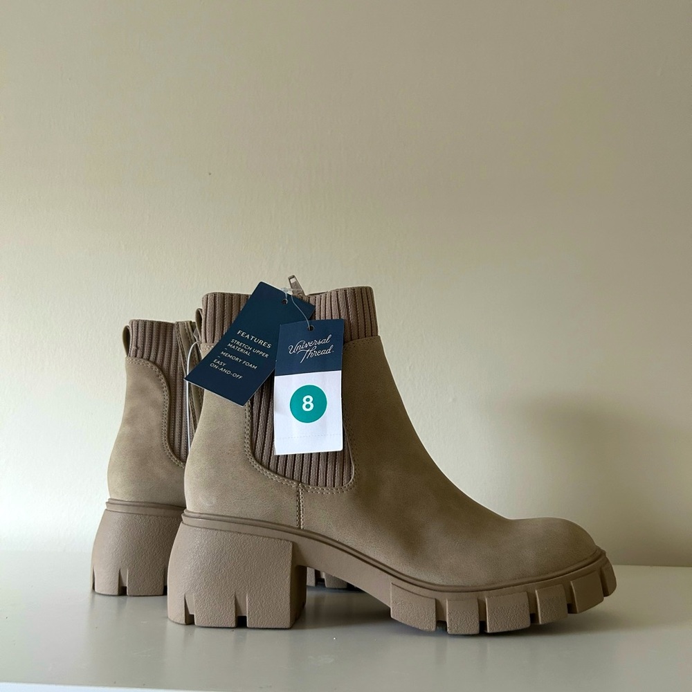 RETURNED Universal thread taupe kelley boots